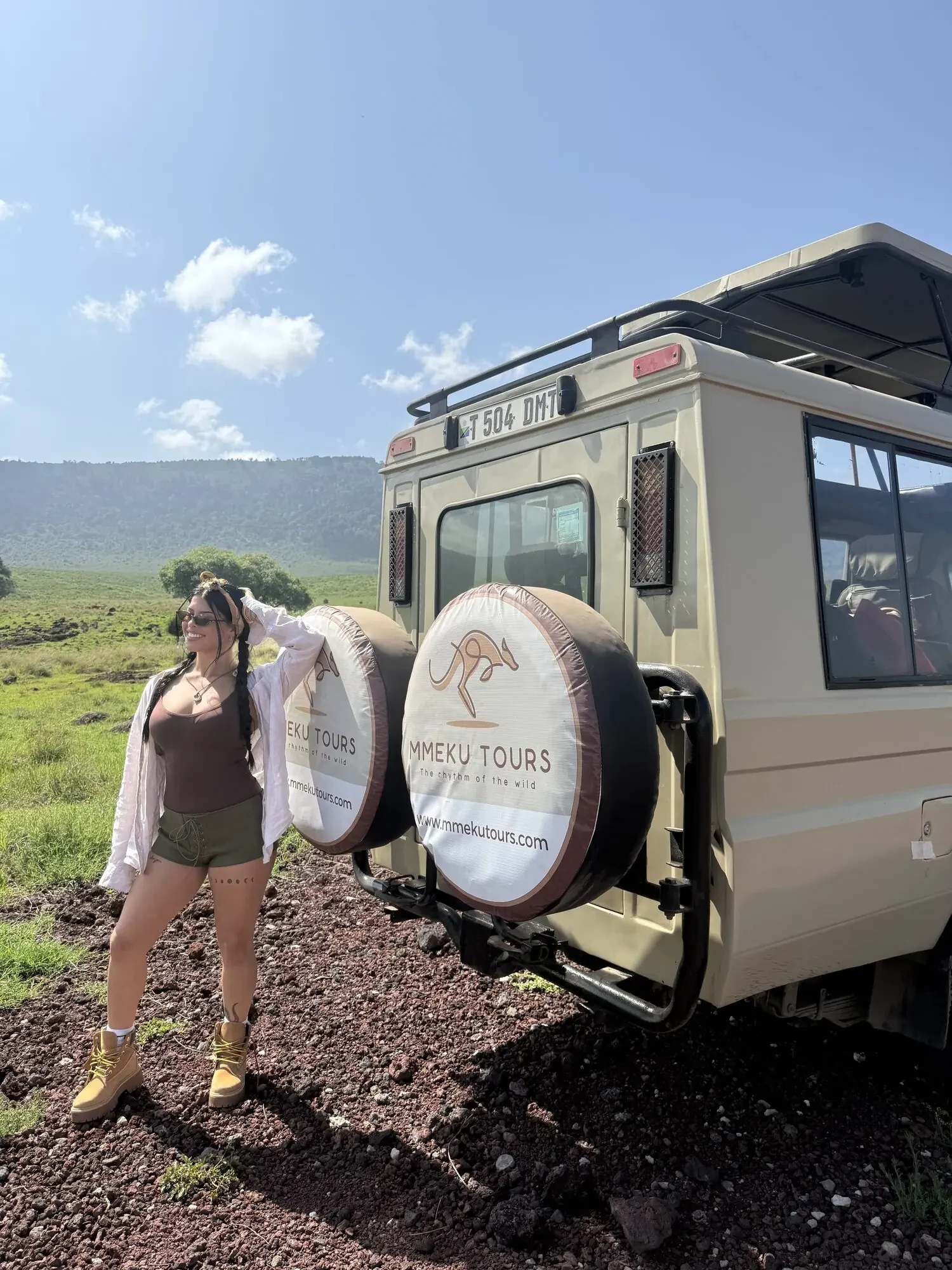 Mmeku Tours safari vehicle in the bush